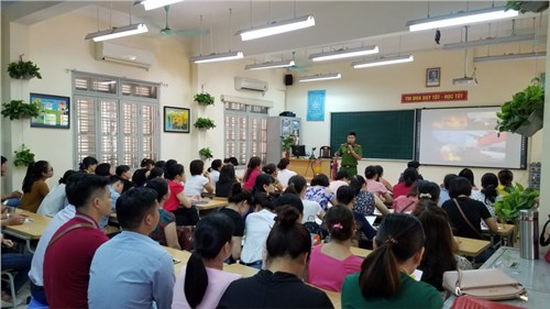 Trường Tiểu học Ái Mộ B tổ chức tập huấn Phòng cháy chữa cháy, cứu nạn năm 2019
